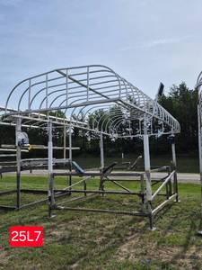 lot 13 image: Vibo 2400lb Cantilever Boat Lift