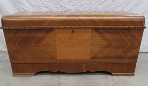 lot 4 image: BEAUTIFUL LANE CEDAR CHEST