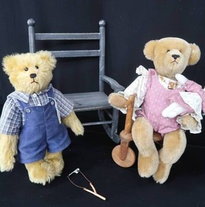 lot 15 image: COLLECTIBLE TEDDY BEARS & FURNITURE