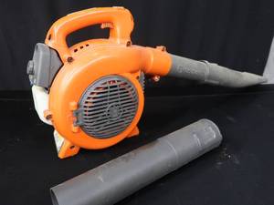 lot 26 image: HUSQVARNA GAS LEAF BLOWER