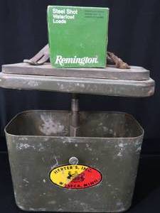 lot 33 image: HERTERS DUCK HUNTING BOX STOOL  STEEL SHOT