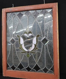 lot 65 image: LARGE LEADED VINTAGE DECORATIVE HANGING WINDOW.