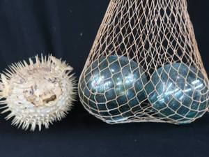 lot 90 image: JAPANESE FLOATING FISHING BALLS WITH DRIED PUFFER FISH