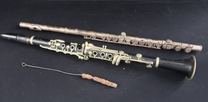 lot 92 image: vINTAGE CLARINET AND FLUTE