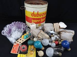 lot 95 image: VINTAGE METAL TIN WITH VINTAGE LIGHT BULBS