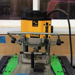 lot 0E image: ROUTER BOSS W DEWALT ROUTER