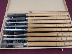 lot 0G image: WOOD WORKING CHISELS