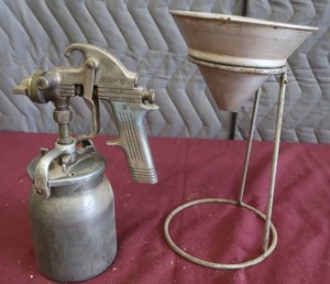 lot 0P image: BINKS AUTOMOTIVE PAINT SPRAYER AND STRAINER