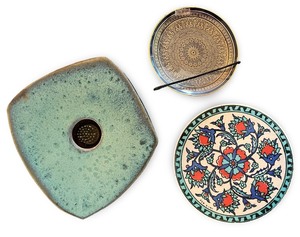 lot 62 image: Set of 2 Beautiful Decorative Plates and Pottery Ikebana Vase
