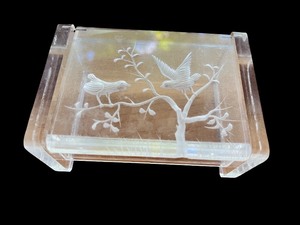 lot 118 image: Vintage Lucite Trinket Box with Etched Bird Design