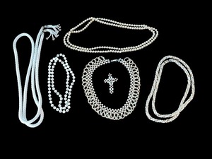 lot 124 image: Collection of Vintage Beaded Necklaces and Costume Jewelry