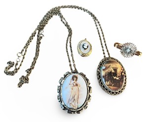 lot 125 image: Vintage Cameo Necklace and Pin Jewelry Set