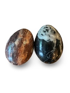 lot 73 image: Pair of Polished Stone Decorative Eggs