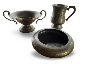 lot 78 image: Set of 3 Vintage Brass Decorative Bowls and Mug