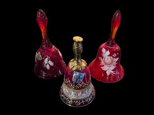 lot 88 image: Cranberry Red Art Glass Decorative Bells