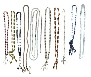 lot 122 image: Collection of Vintage Bead Necklaces