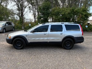 2005 VOLVO XC70 *All Wheel Drive* (NO RESERVE)