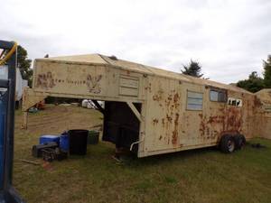 lot 12 image: Gooseneck Trailer for Part