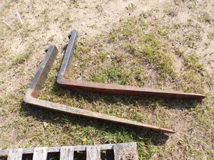 lot 52 image: Pair of Forks for Forklift