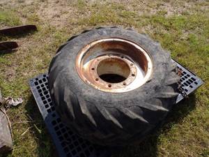 lot 54 image: Rim with Tire