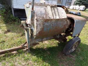 lot 72 image: Cement Mixer