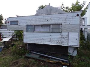 lot 73 image: Truck Bed Camper