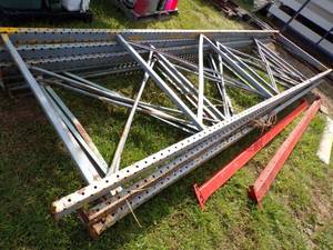lot 85 image: Pallet Racking Parts