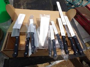 lot 123 image: Showtime - Knives