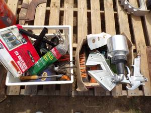 lot 126 image: White Crate with contain, Box og Stuff, Paint Gun