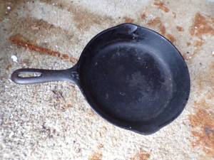 lot 137 image: Cast Iron Pan