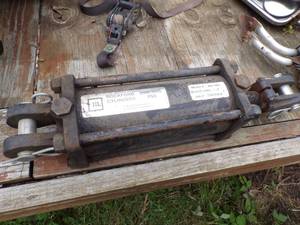 lot 152 image: Hydraulic Cylinder