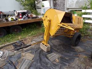 lot 171 image: Yellow Cement Mixer