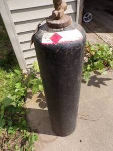 lot 190 image: Acetylene Tank - Black