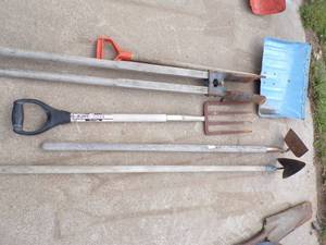 lot 200 image: 2 Hoes, Potato Fork, Pole Hole Digger, Snow Shovel