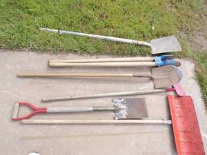 lot 201 image: Pole hole Digger, Snow Shovel, 3 shovels,Ice Scraper