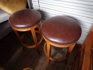 lot 220 image: 2 Stools