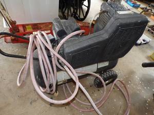 lot 237 image: Air Compressor