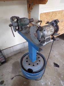 lot 249 image: Grinder and Vise on Heavy Duty Stand