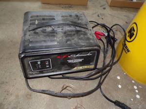 lot 261 image: Battery charger