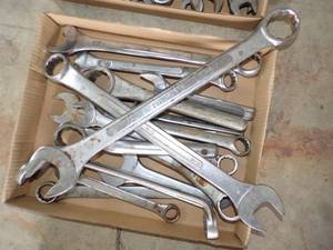 lot 276 image: Box of Wrenches
