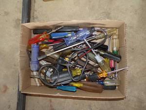 lot 281 image: Box of Screwdrivers