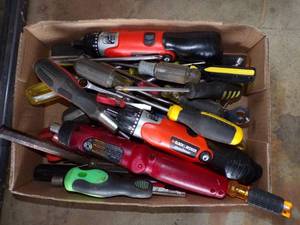 lot 285 image: Box of Screwdrivers