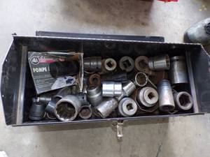 lot 289 image: Box of Lg Sockets
