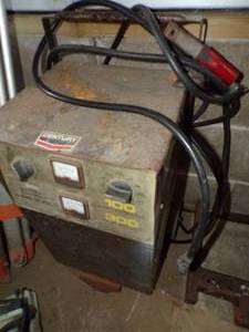 lot 313 image: Century Battery Charger
