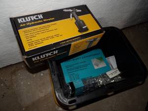lot 321 image: Klutch Air Hydraulic Riveter with Rivets