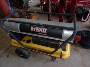 lot 334 image: Dewalt 190,000 Kerosene Heater