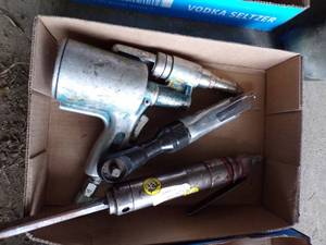 lot 354 image: 3 Pneumatic air tools