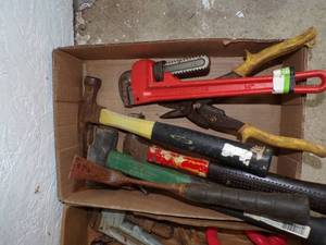 lot 366 image: Box of Misc Tools