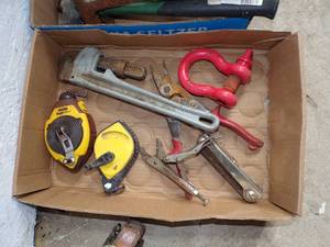lot 367 image: Box of Misc Tools