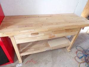 lot 374 image: Wood working Bench
